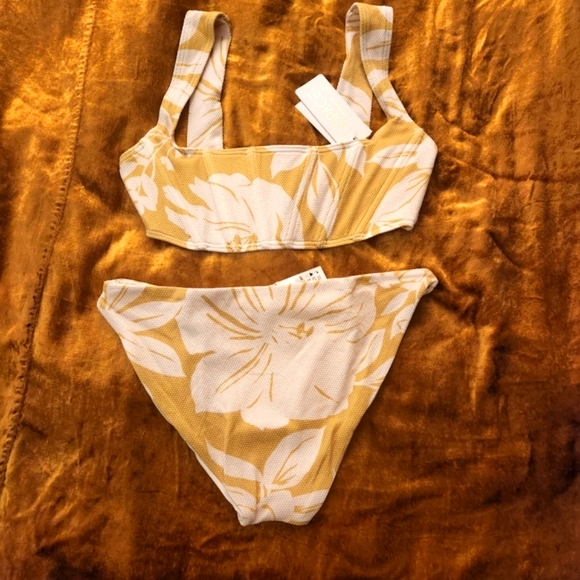 L*Space Havana Blooms Bikini Set New Yellow & White - Picture 12 of 14